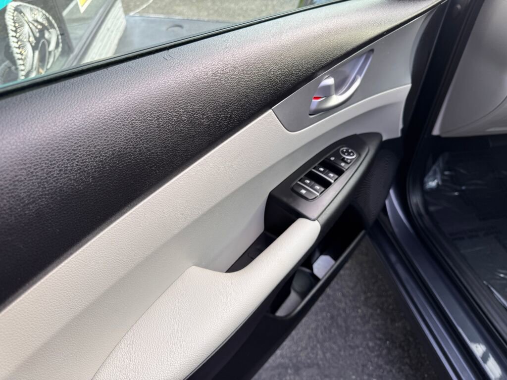 Used 2023 Kia Forte LXS image 13