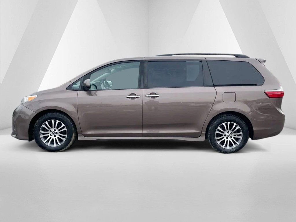 Used 2019 Toyota Sienna XLE image 4
