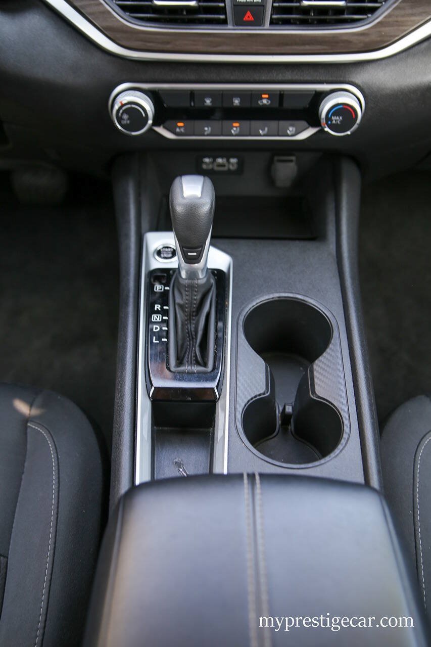 Used 2025 Nissan Altima 2.5 SV FWD image 34