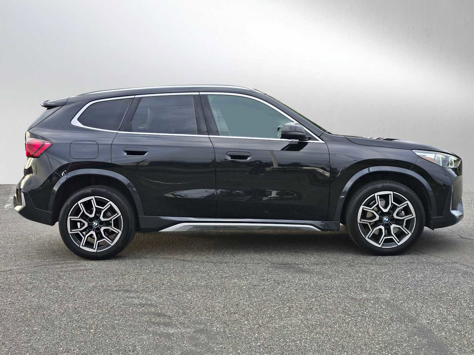 Used 2025 BMW X1 xDrive28i w/ Convenience Package image 2