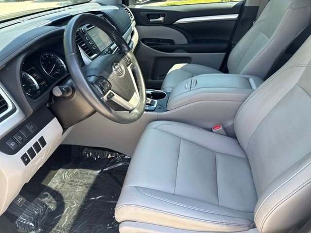 Used 2019 Toyota Highlander XLE image 17