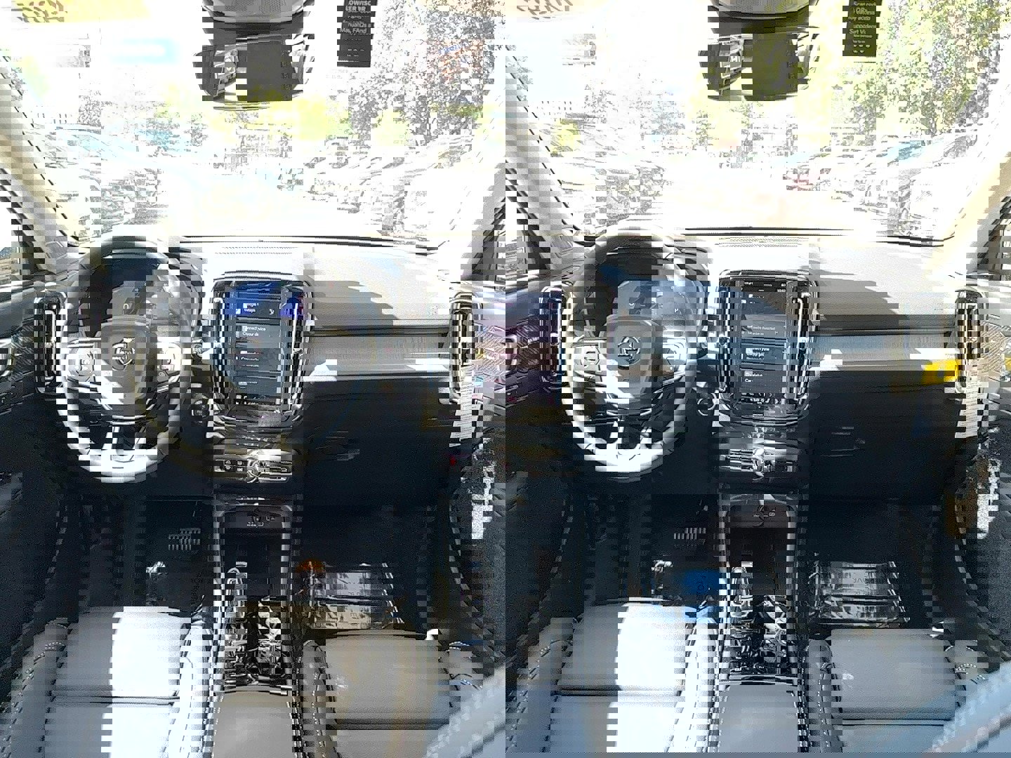 New 2025 Volvo XC40 B5 Ultra w/ Protection Package image 18