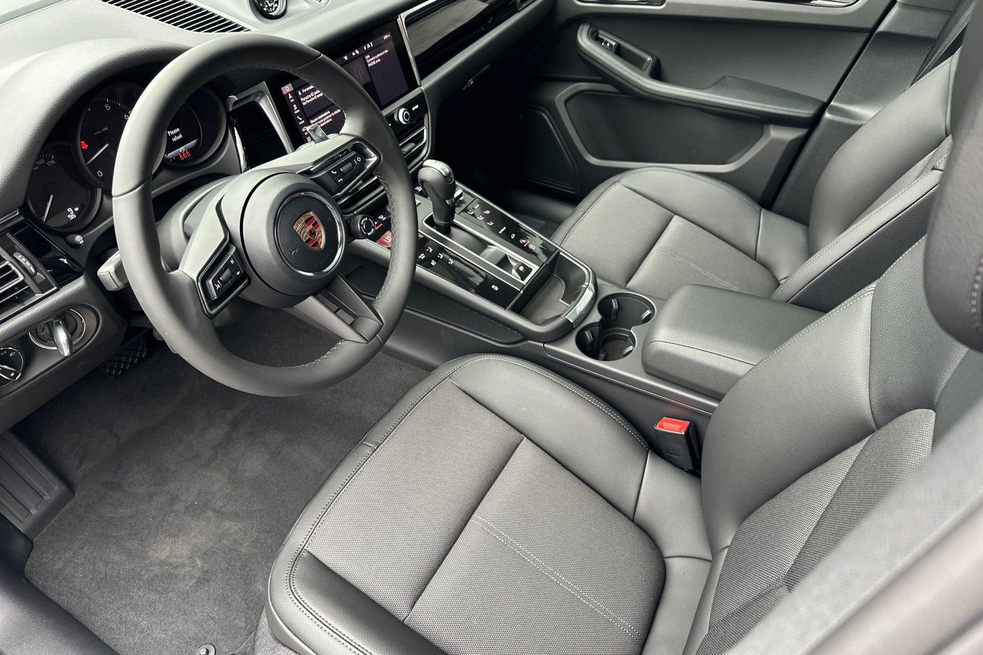 New 2026 Porsche Macan image 4