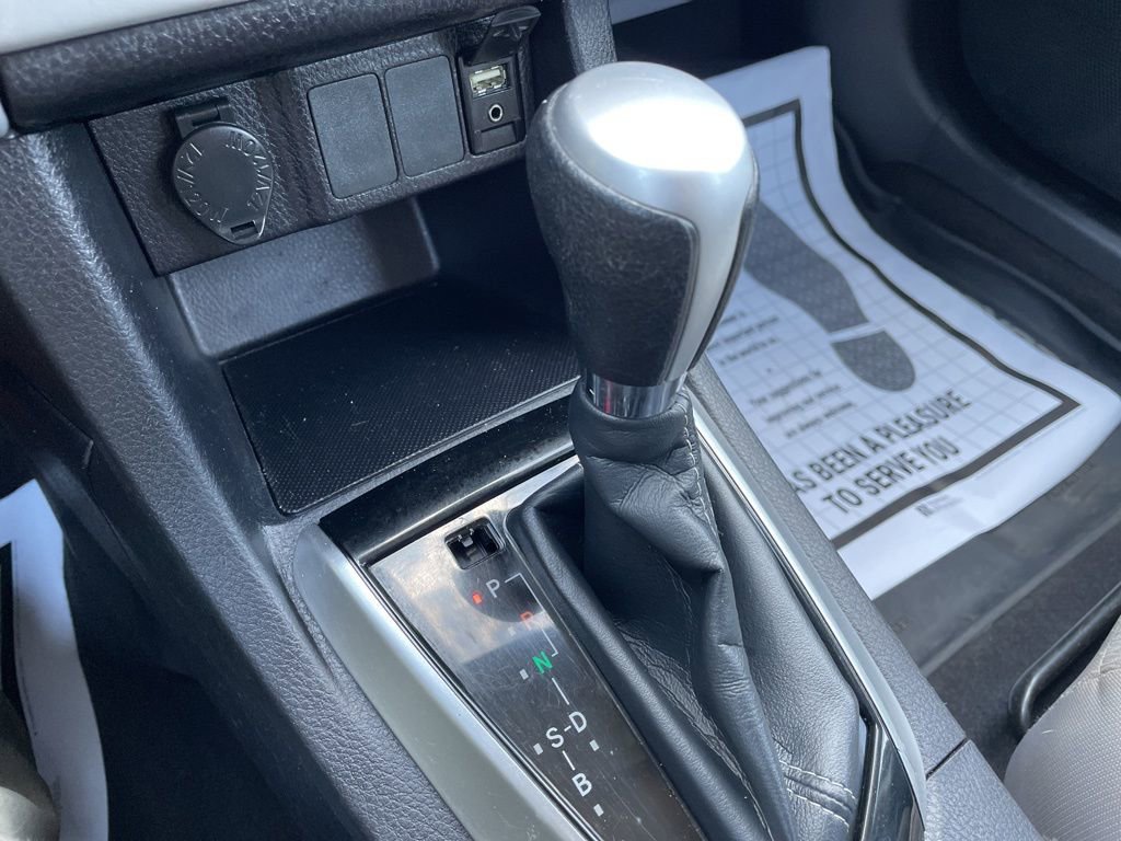 Used 2019 Toyota Corolla LE FWD image 19