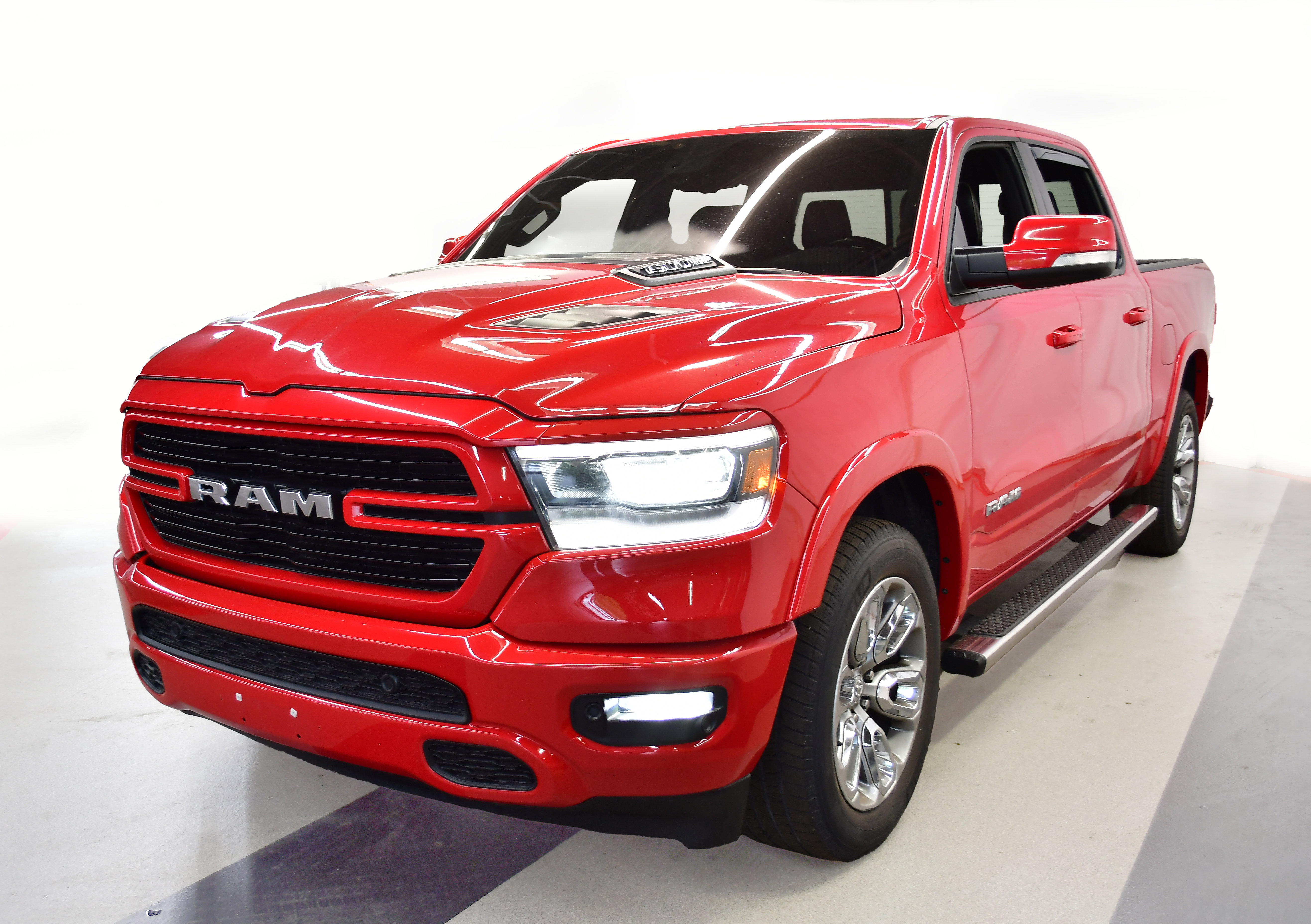 Used 2019 RAM 1500 Laramie w/ Sport Appearance Package AWD/4WD image 4