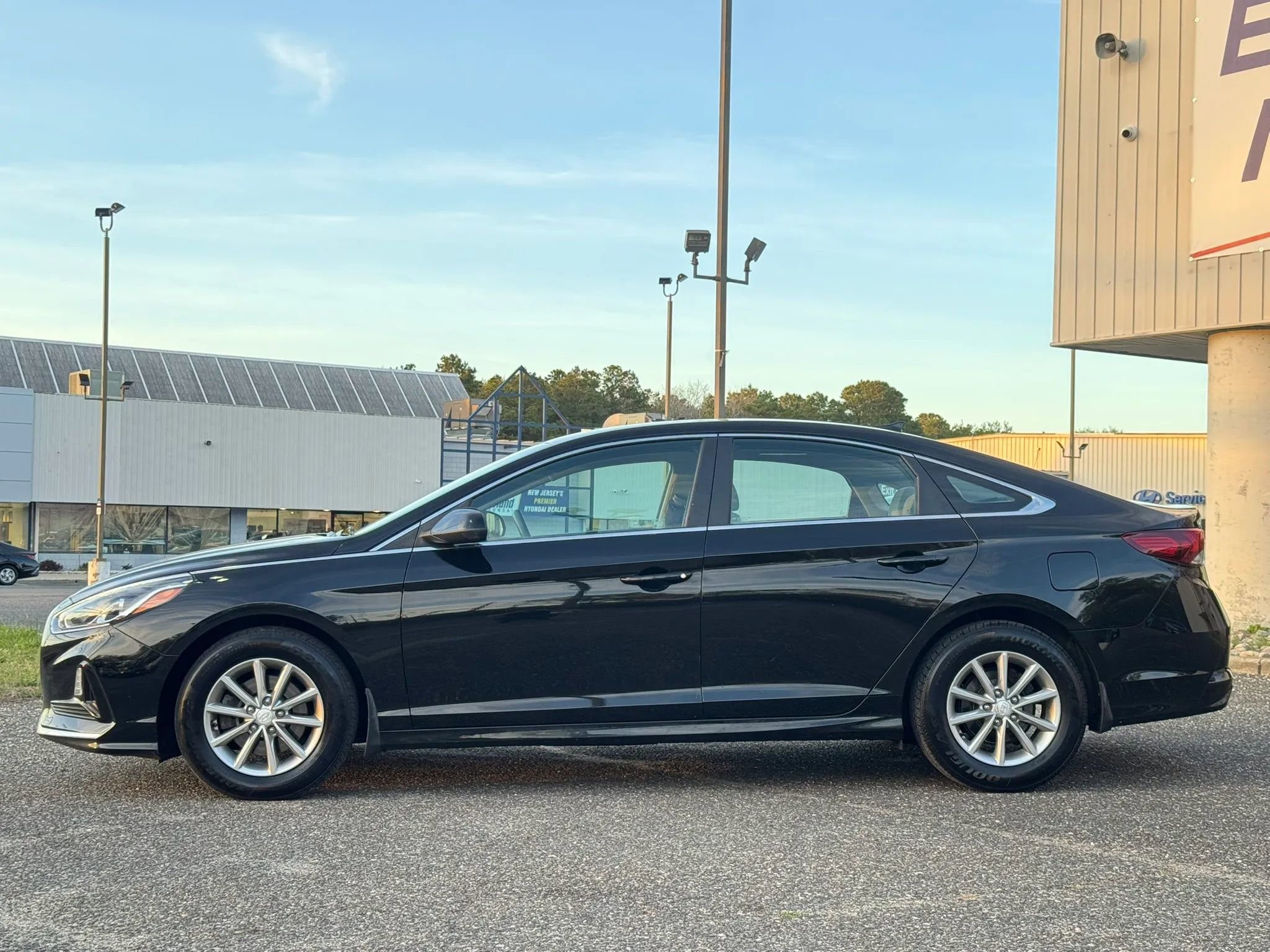 Used 2018 Hyundai Sonata SE FWD image 2