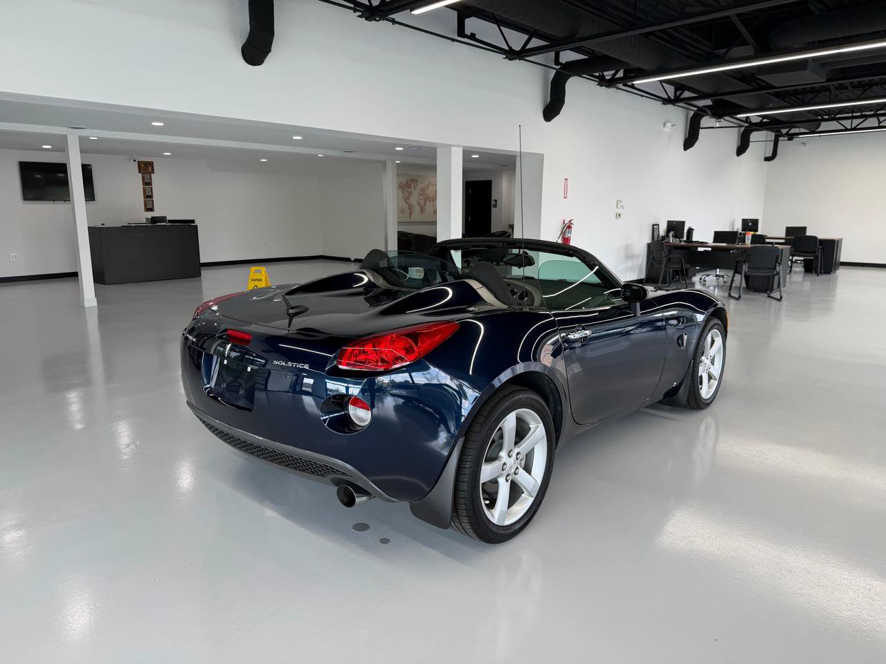 Used 2008 Pontiac Solstice Convertible w/ Preferred Package RWD image 12