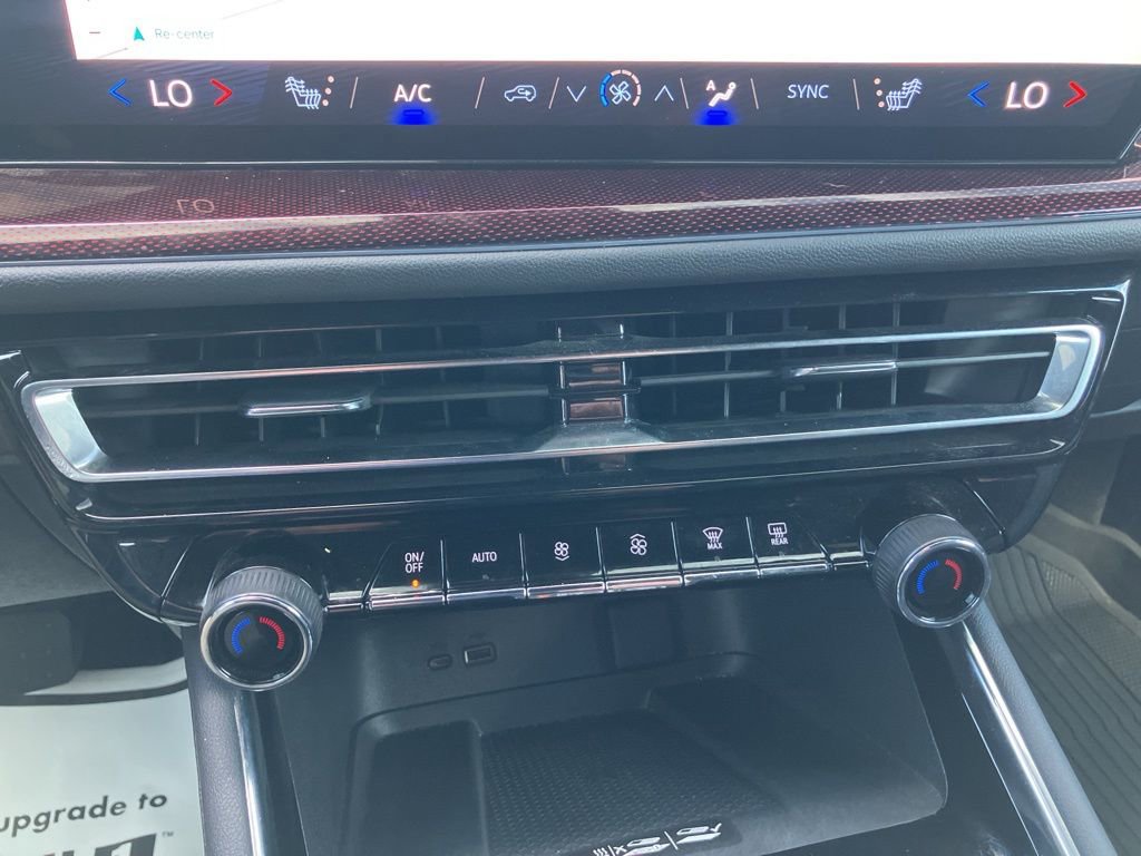 Used 2024 Chevrolet Traverse Z71 w/ LPO, Floor Liner Package image 32