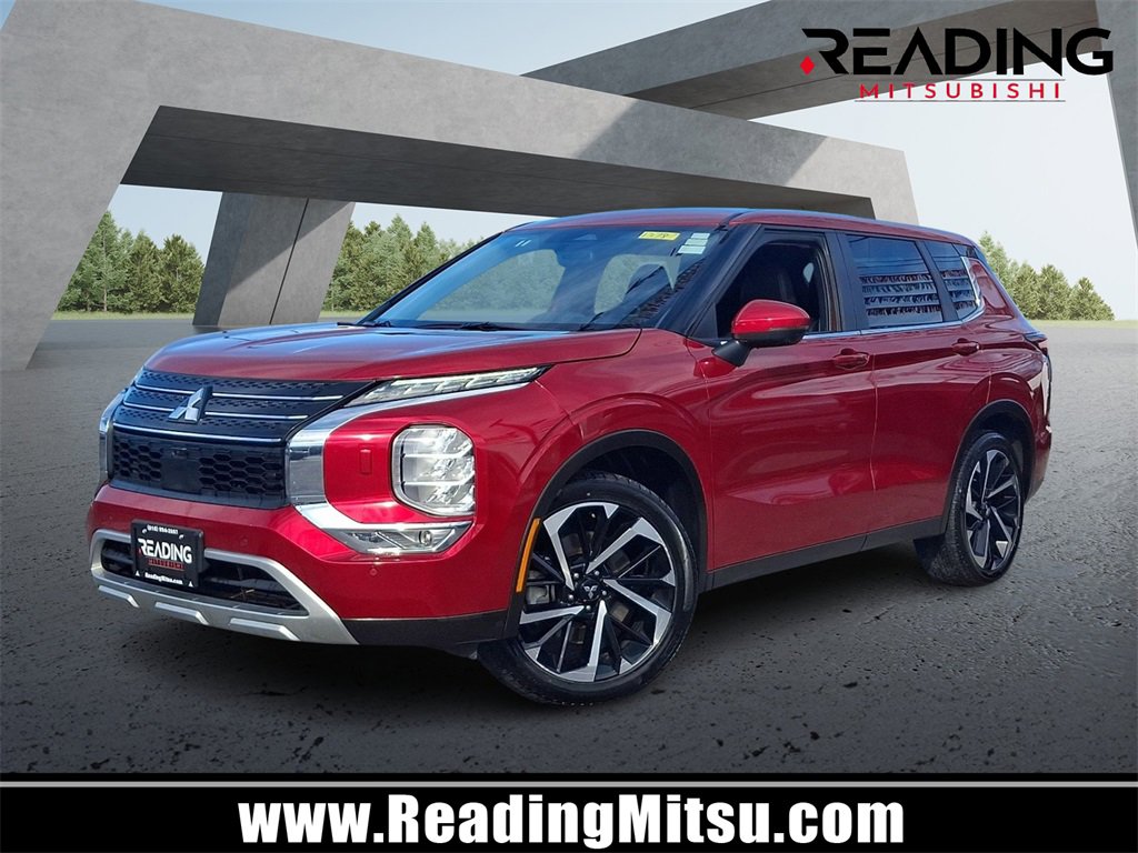 Used 2024 Mitsubishi Outlander SE image 1