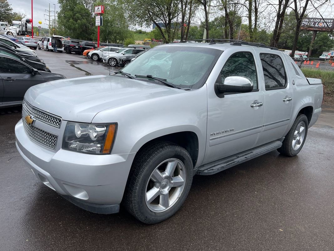 Used 2013 Chevrolet Avalanche LTZ RWD image 3