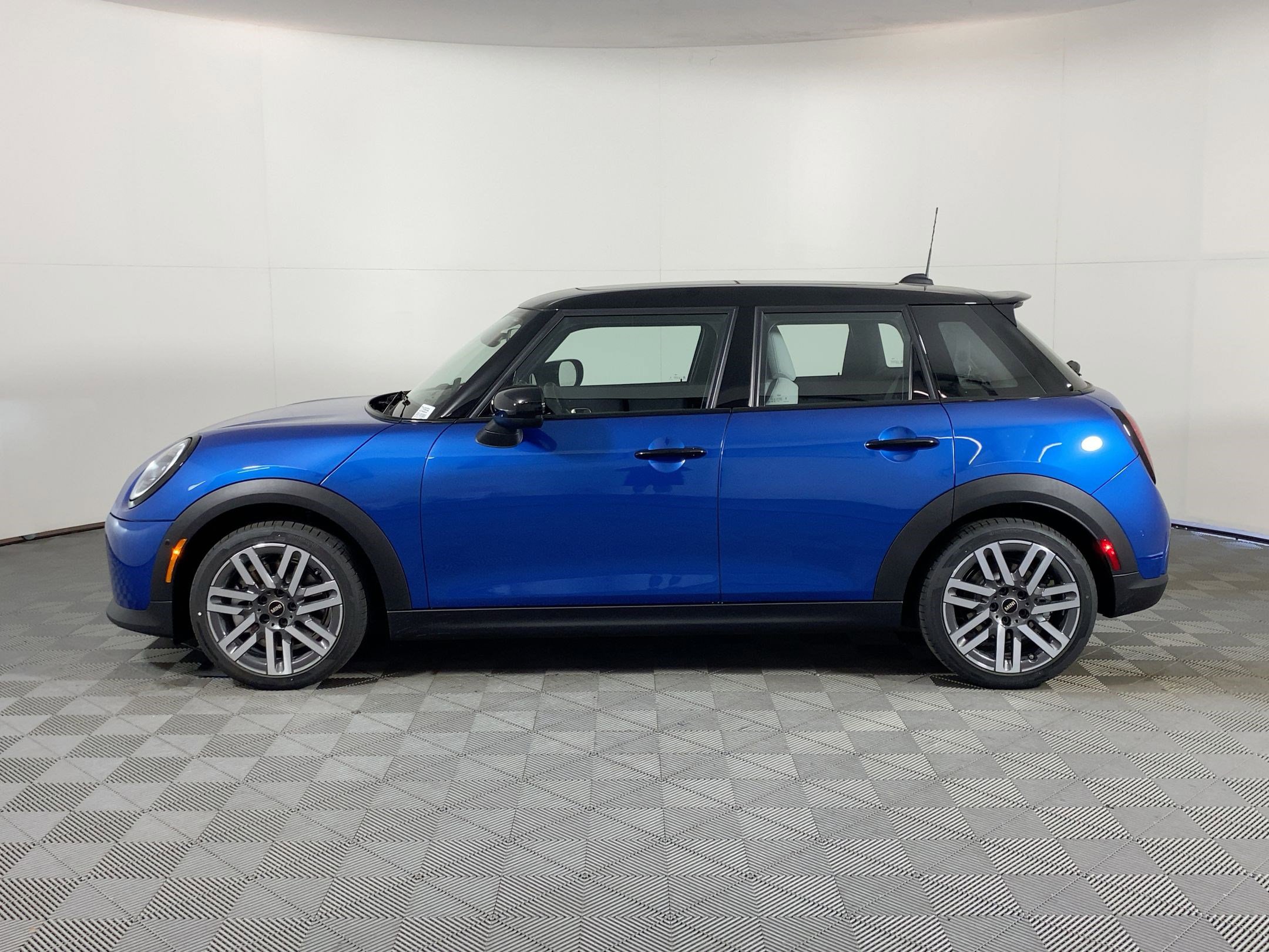 New 2026 MINI Cooper S image 2