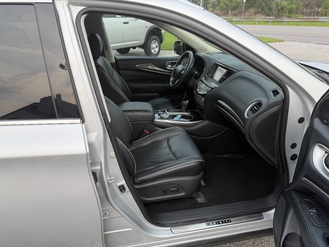 Used 2019 INFINITI QX60 Luxe w/ Essential Package AWD/4WD image 29