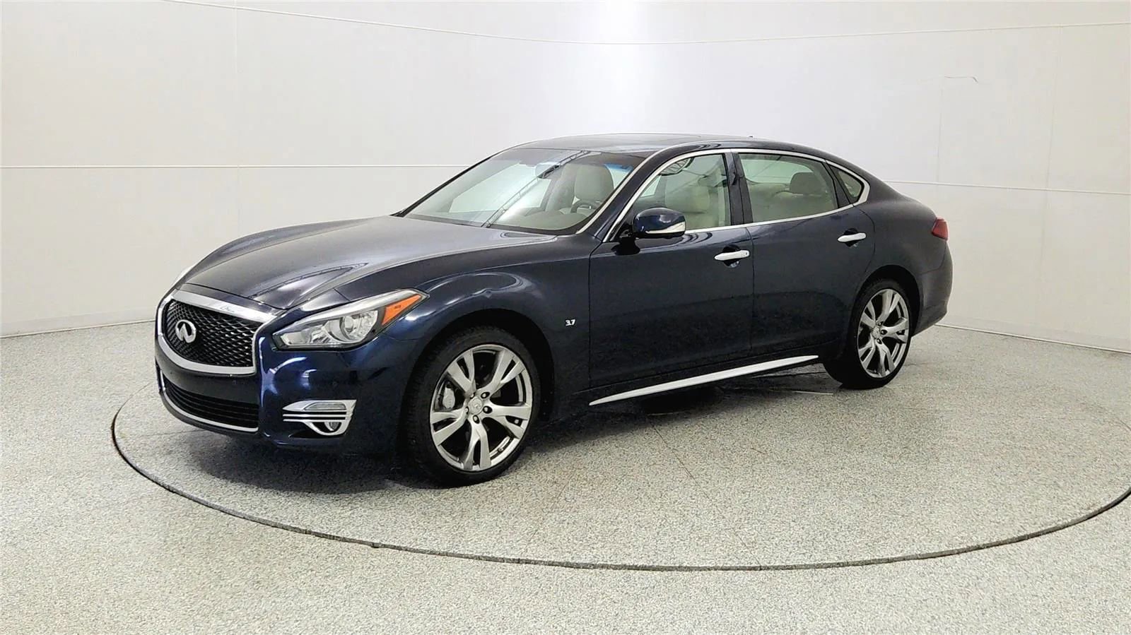 Used 2016 INFINITI Q70 L 3.7 AWD/4WD image 3