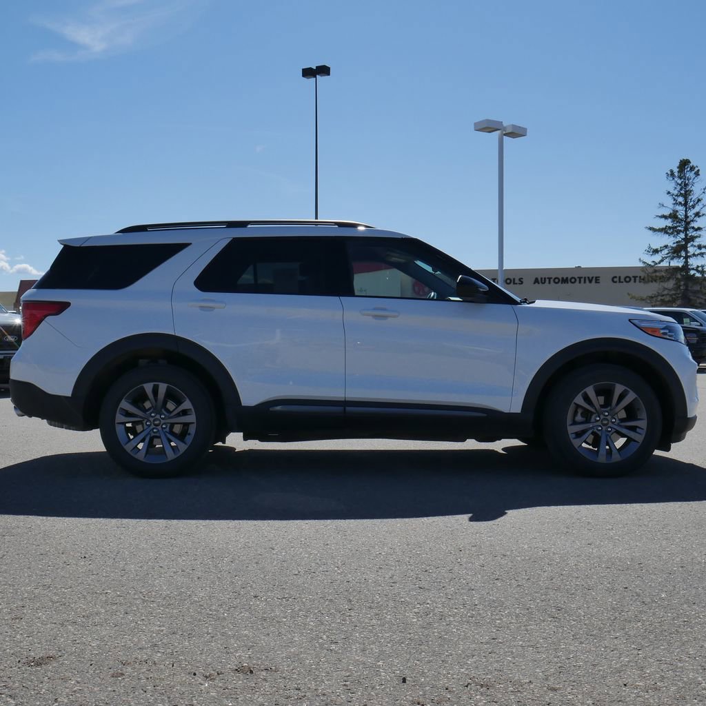 Used 2022 Ford Explorer XLT w/ Equipment Group 202A image 12