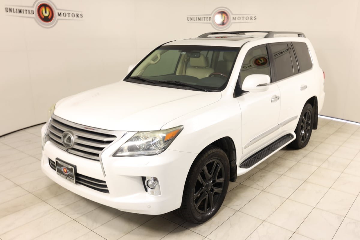 Used 2013 Lexus LX 570 4WD w/ Luxury Pkg w/Pre-crash image 35