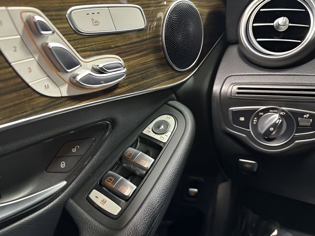 Used 2019 Mercedes-Benz GLC 300 4MATIC image 16