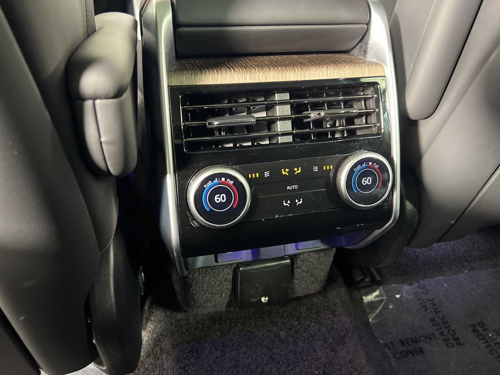 Used 2025 Land Rover Range Rover SE AWD/4WD image 23