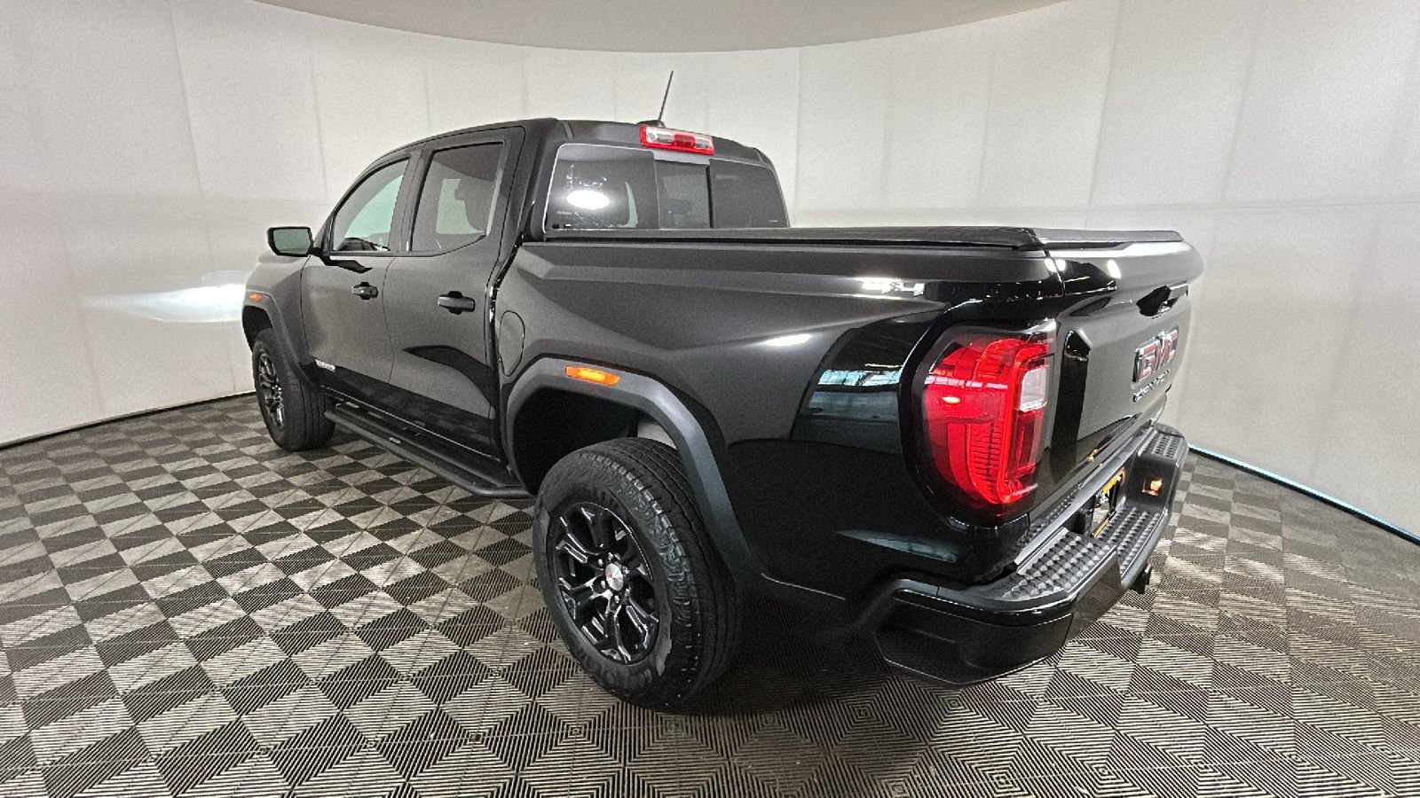 Used 2023 GMC Canyon Elevation w/ Convenience Package AWD/4WD image 5