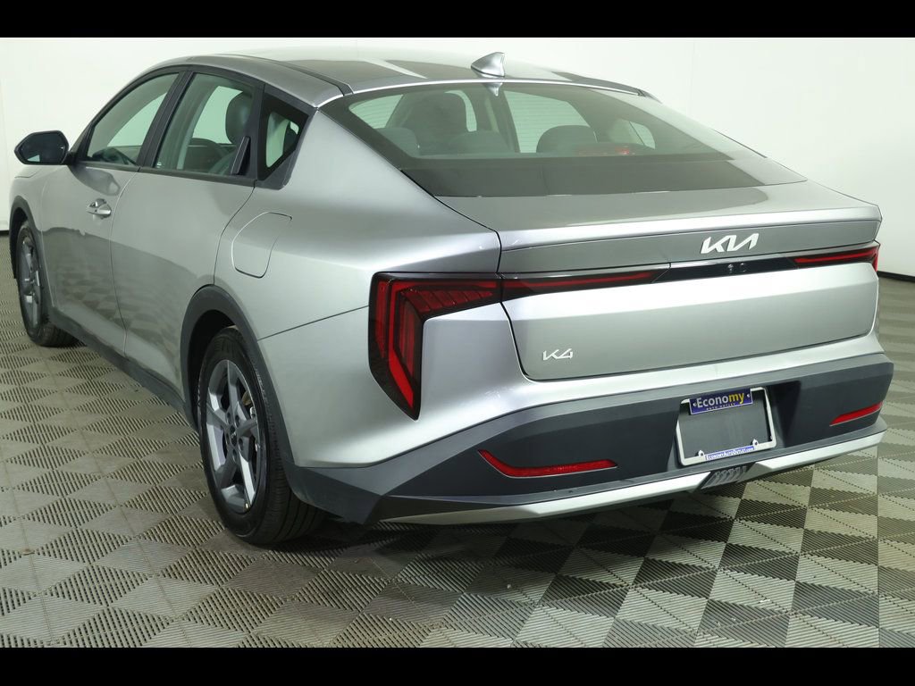 Used 2025 Kia K4 LXS image 11