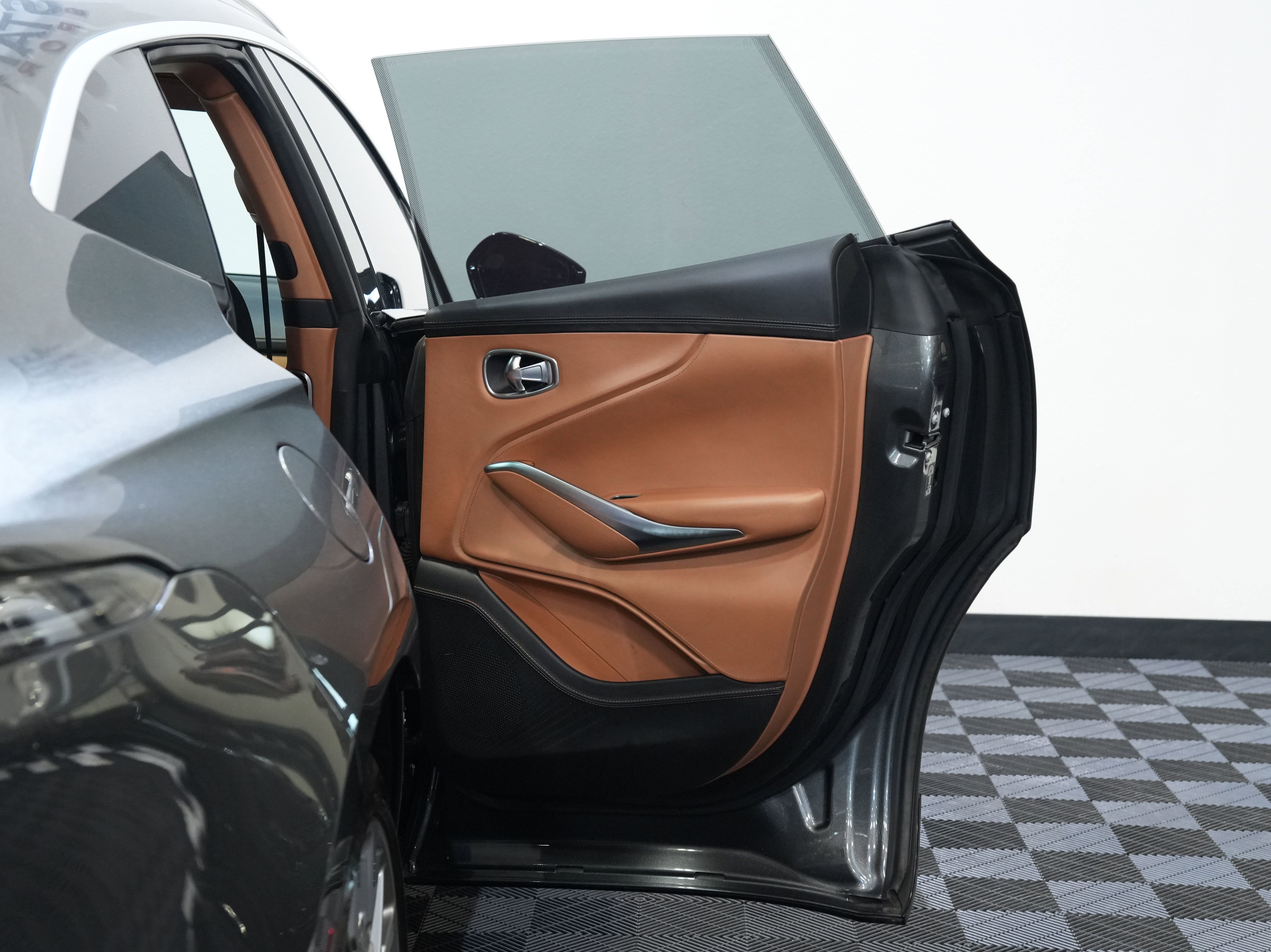 Used 2021 Aston Martin DBX AWD/4WD image 26