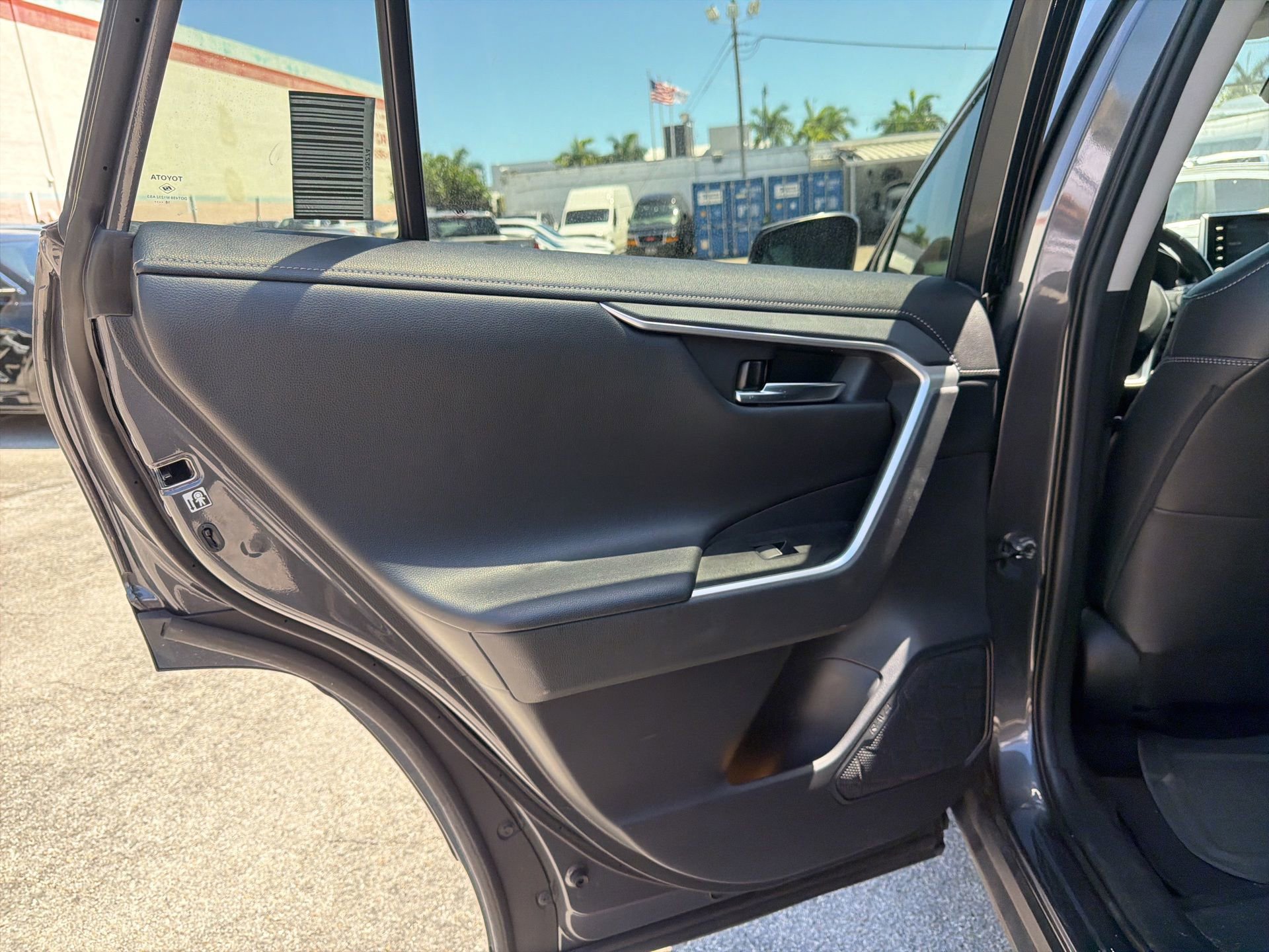 Used 2019 Toyota RAV4 Limited FWD image 14