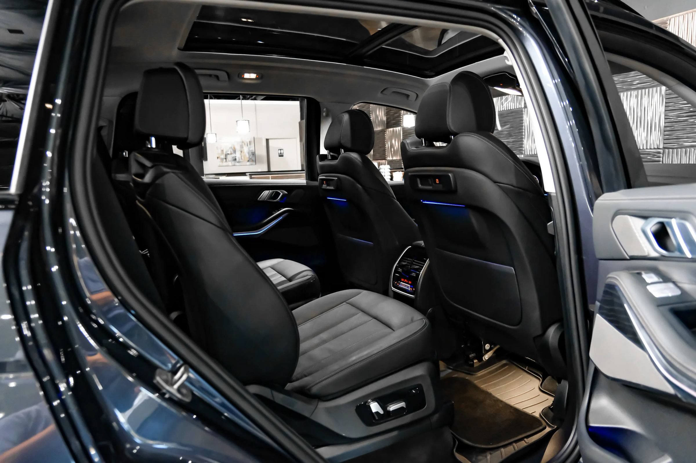Used 2020 BMW X7 xDrive40i w/ Premium Package AWD/4WD image 46