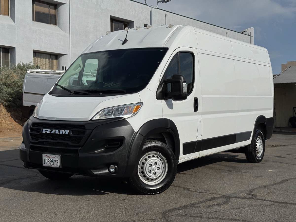 Used 2025 RAM ProMaster 2500 w/ Convenience Group FWD image 2