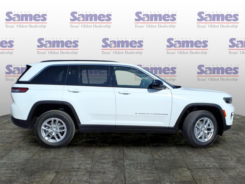 New 2026 Jeep Grand Cherokee Laredo RWD image 4