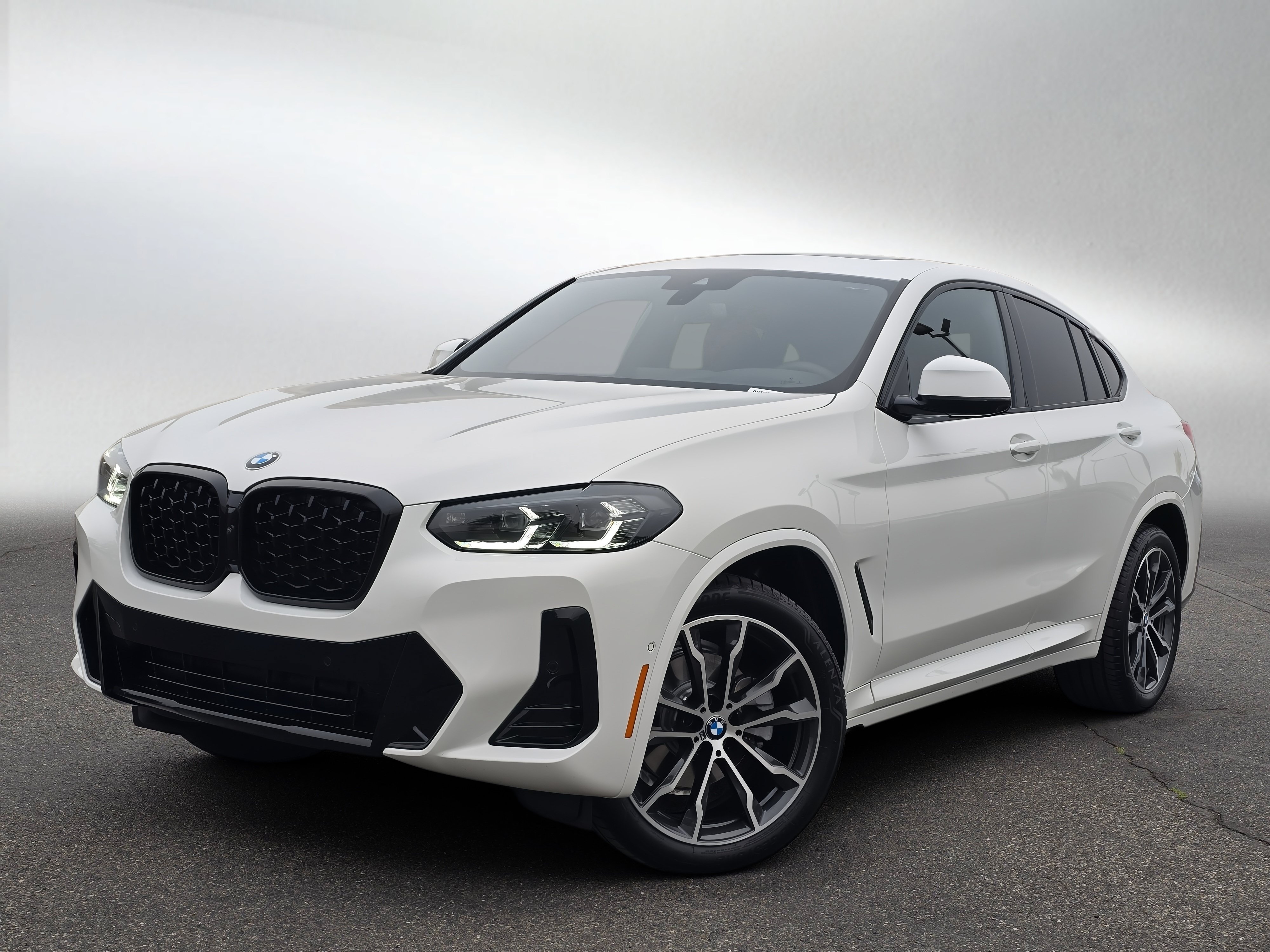 Used 2025 BMW X4 xDrive30i w/ Premium Package AWD/4WD image 1
