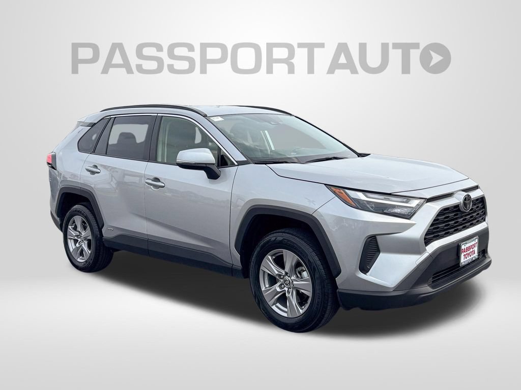 Used 2025 Toyota RAV4 XLE AWD/4WD image 11