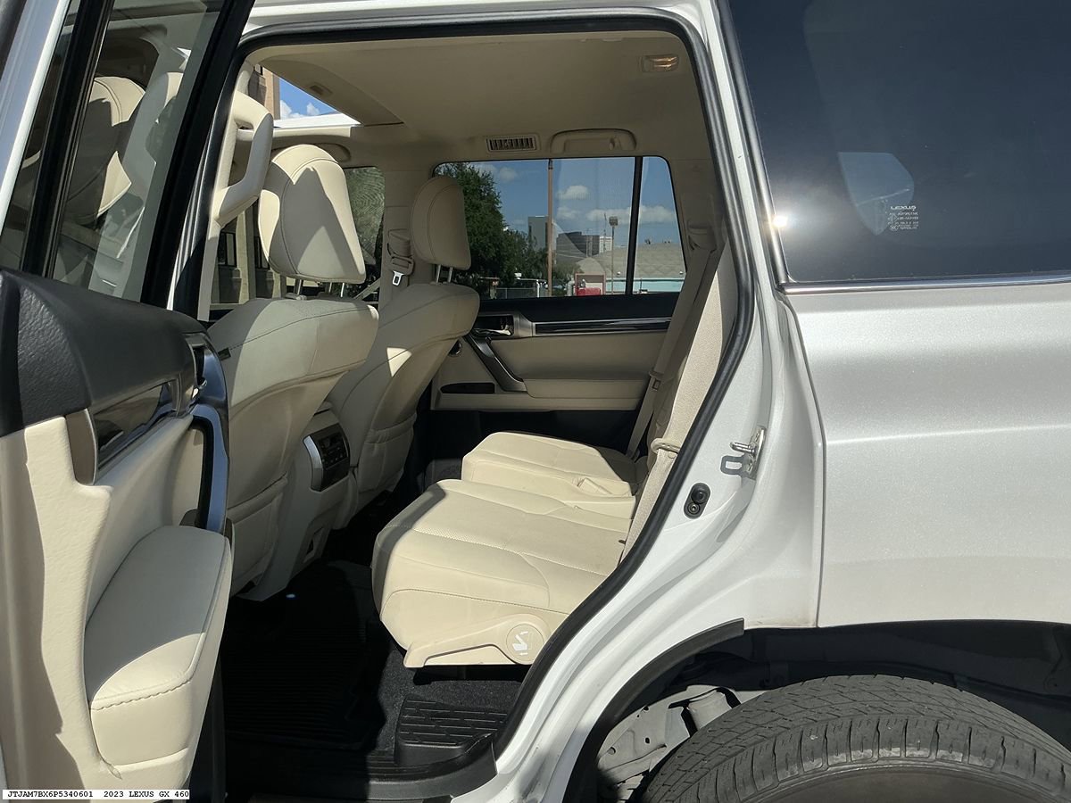 Used 2023 Lexus GX 460 Premium w/ Accessory Package image 10