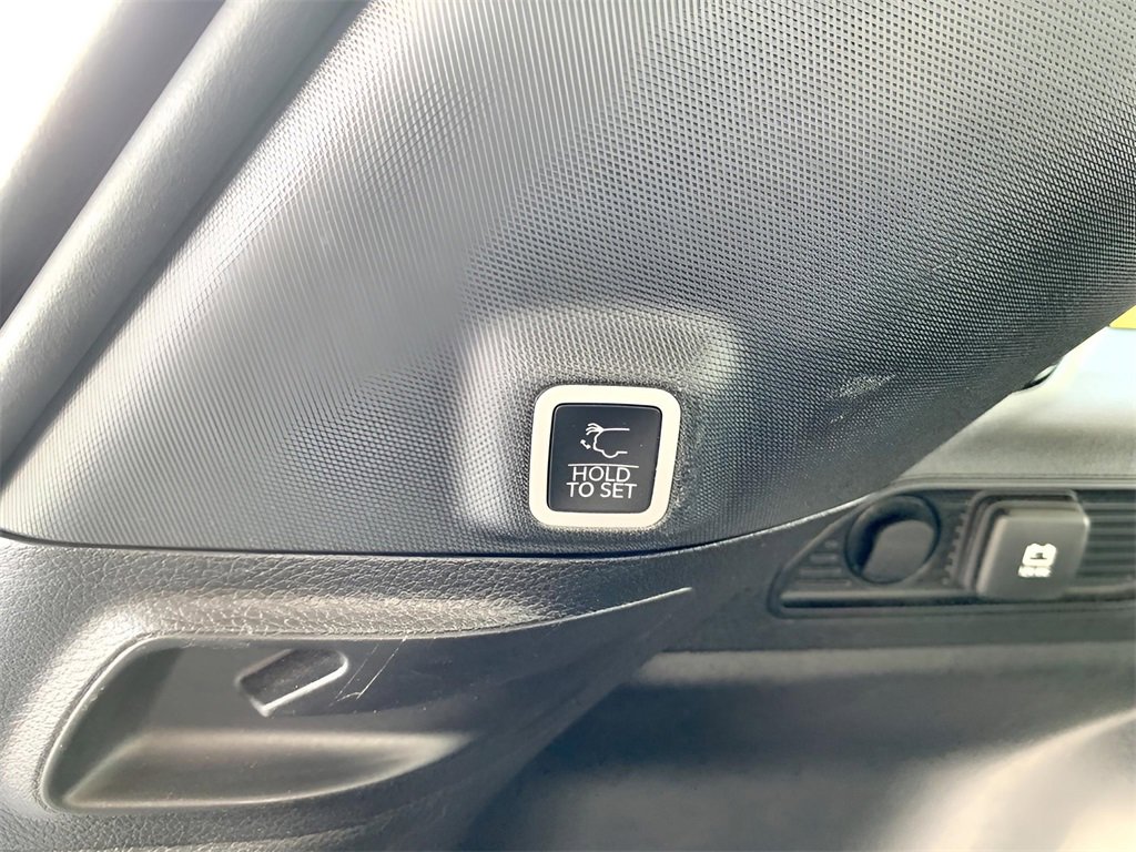 Used 2023 Jeep Grand Cherokee Limited image 25