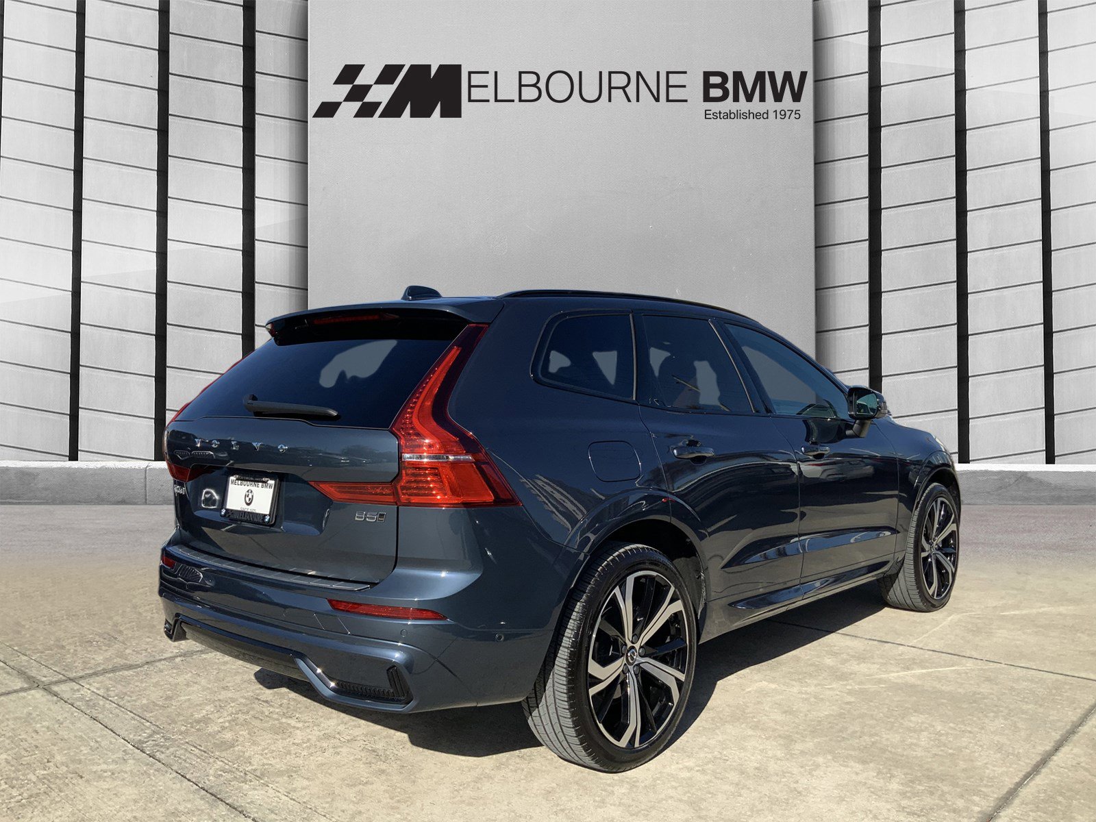 Used 2025 Volvo XC60 B5 Ultra w/ Protection Package Premier image 4
