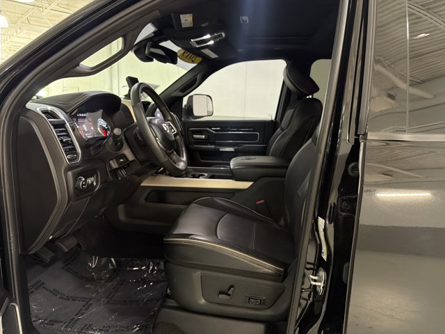 Used 2019 RAM 3500 Laramie w/ Black Appearance Package AWD/4WD image 15