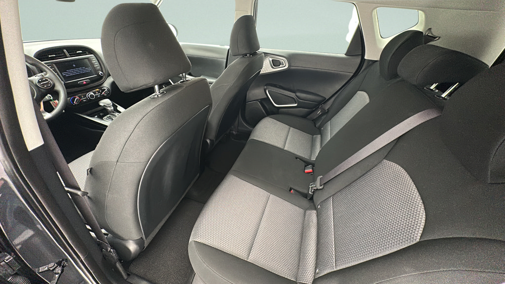Used 2025 Kia Soul LX w/ LX Technology Package FWD image 9