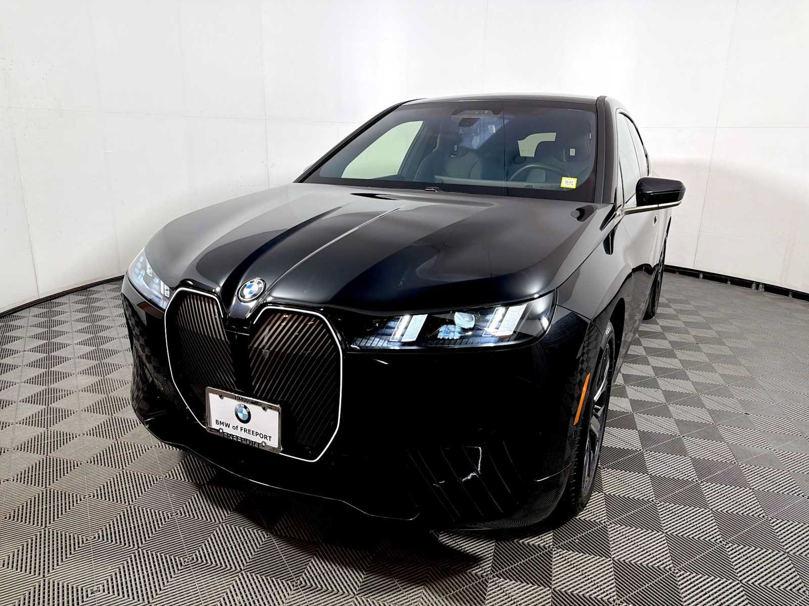 Used 2026 BMW iX xDrive60 AWD/4WD image 3
