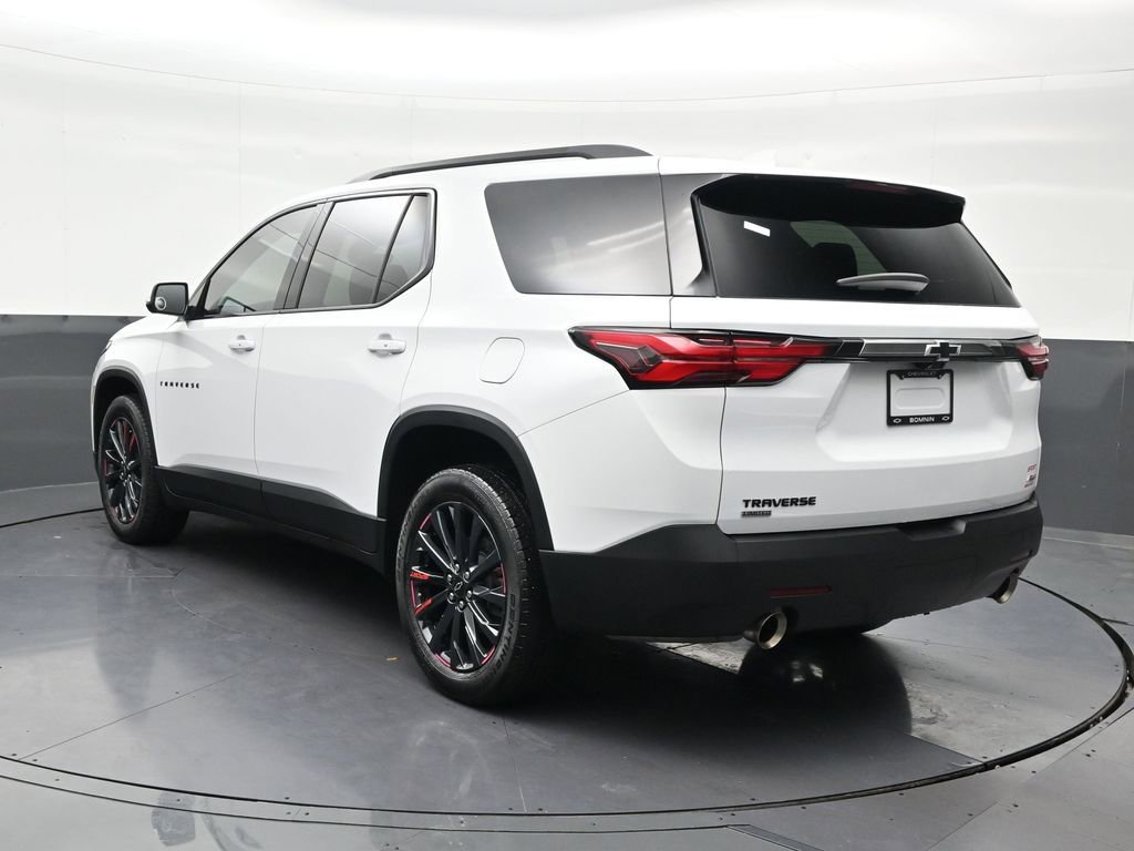 Used 2024 Chevrolet Traverse RS FWD image 3