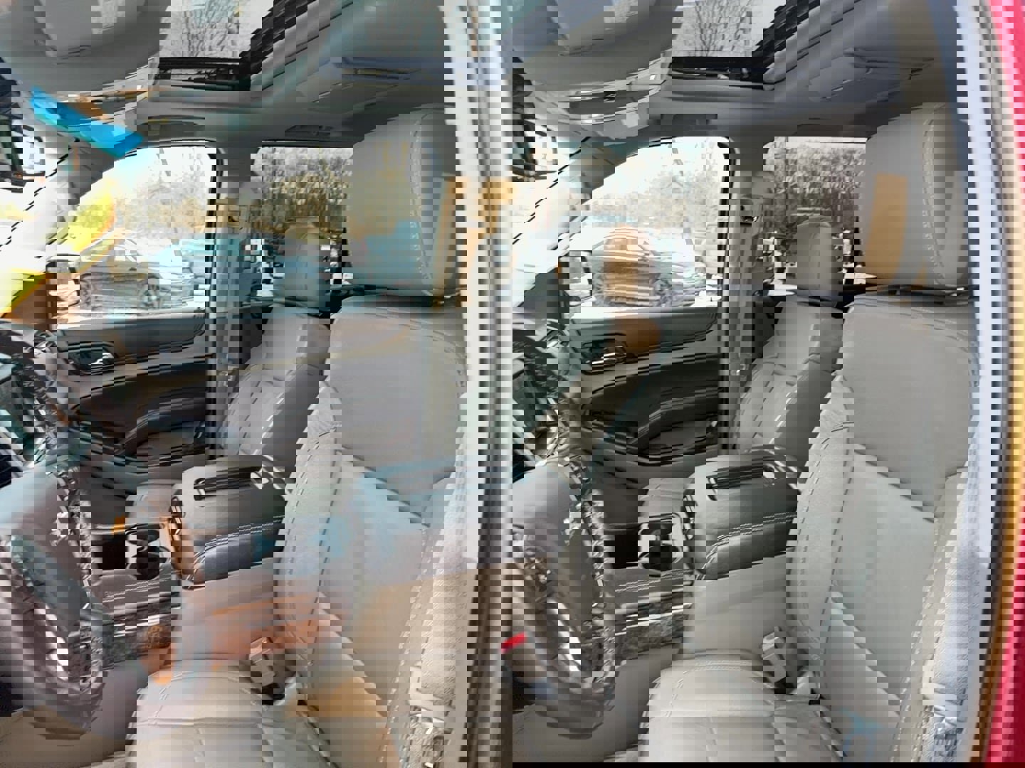 Used 2015 Chevrolet Suburban LT image 17