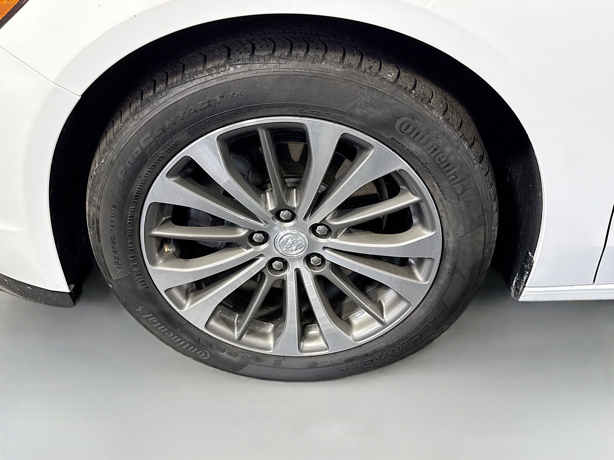 Used 2017 Buick LaCrosse Essence image 38