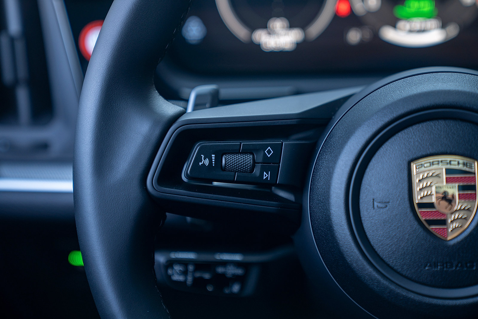 Certified 2025 Porsche Cayenne E-Hybrid Coupe AWD/4WD image 7