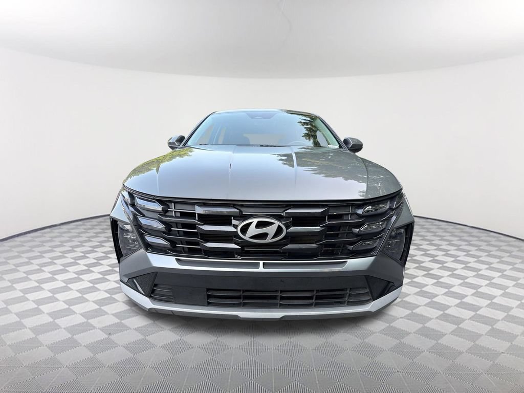 Used 2025 Hyundai Tucson SE FWD image 2