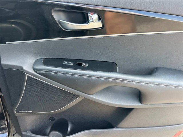 Used 2019 Kia Sorento SX image 27
