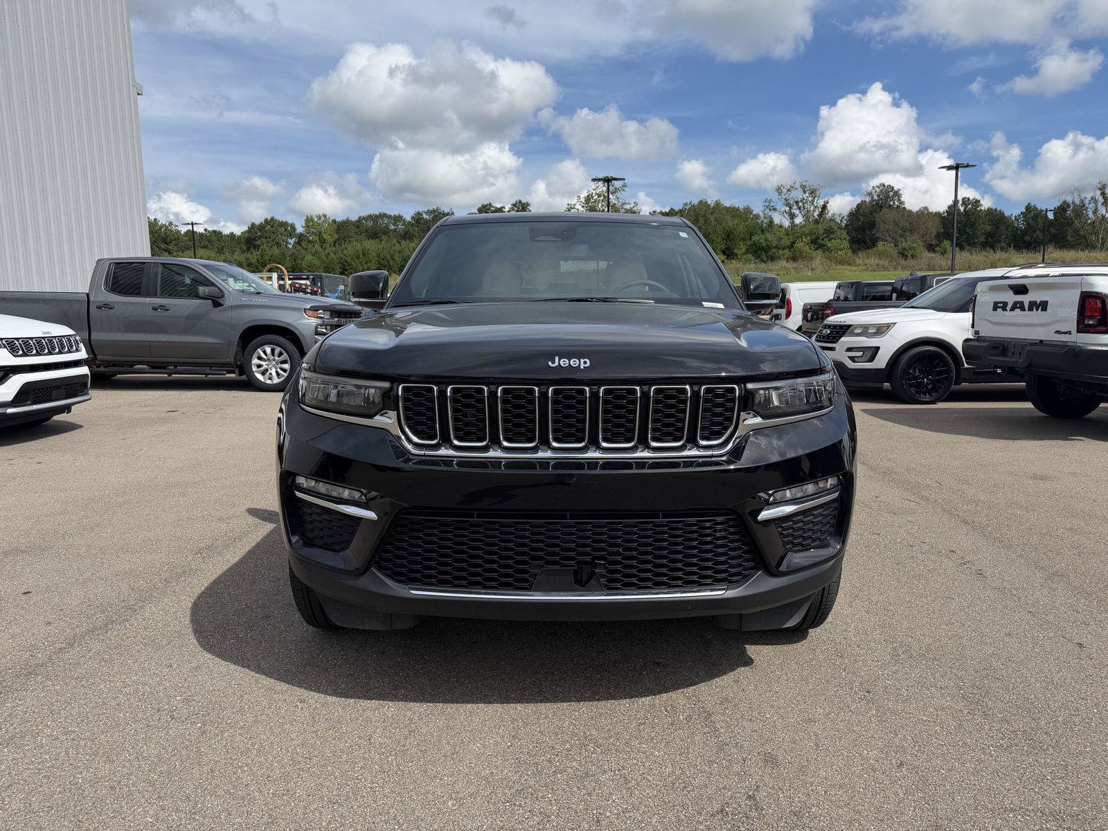 Certified 2023 Jeep Grand Cherokee Limited w/ Trailer Tow Package AWD/4WD image 2