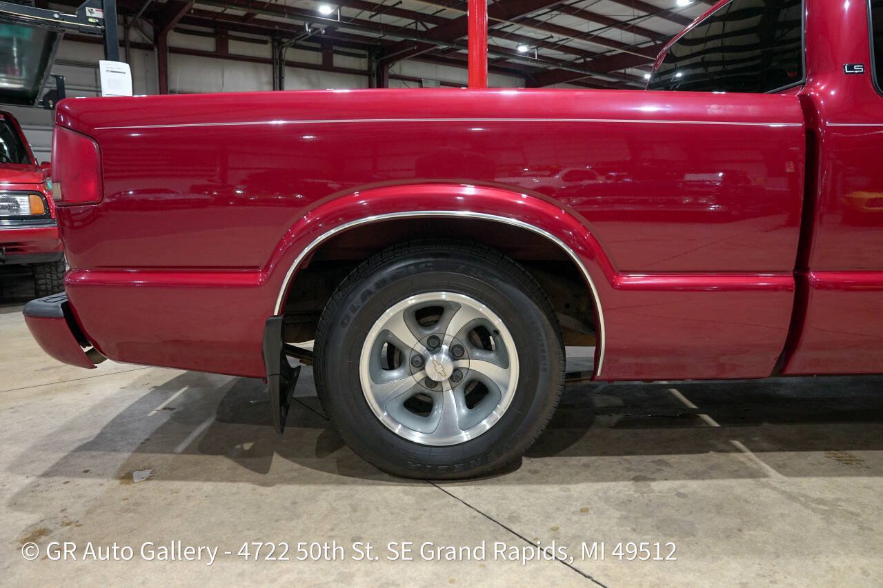 Used 2003 Chevrolet S10 Pickup LS RWD image 9