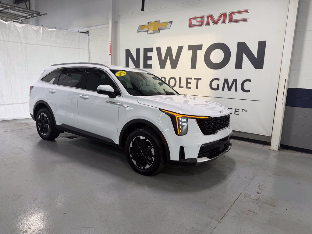 Used 2025 Kia Sorento S AWD/4WD image 2