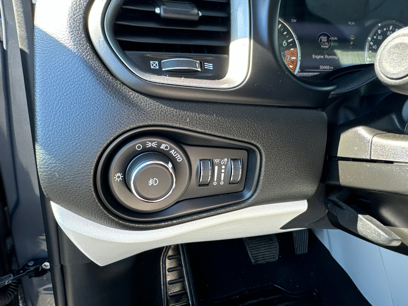 Used 2022 Jeep Renegade Latitude AWD/4WD image 14