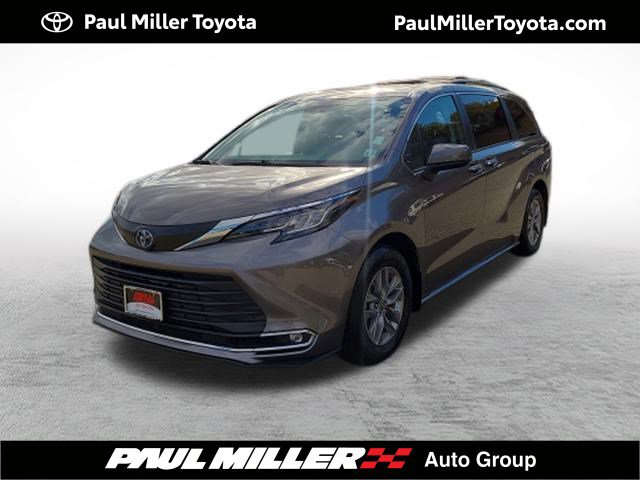 Used 2022 Toyota Sienna XLE
