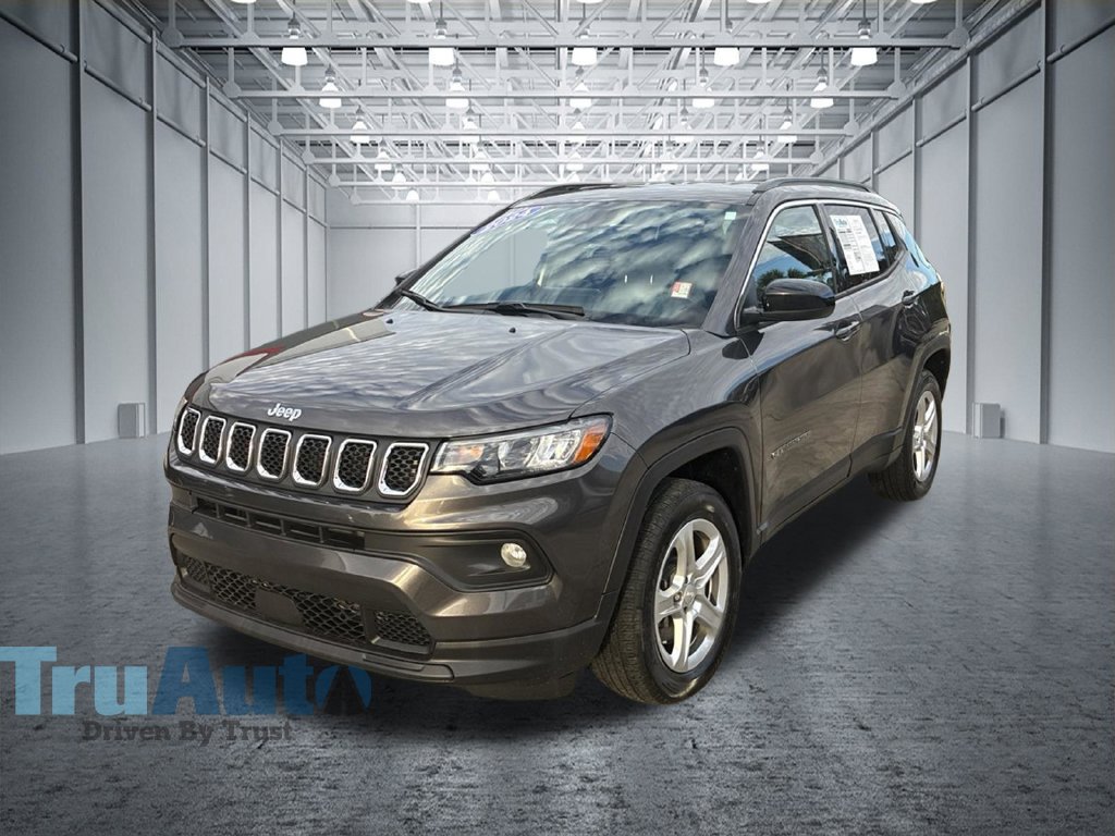 Used 2024 Jeep Compass Latitude AWD/4WD image 3