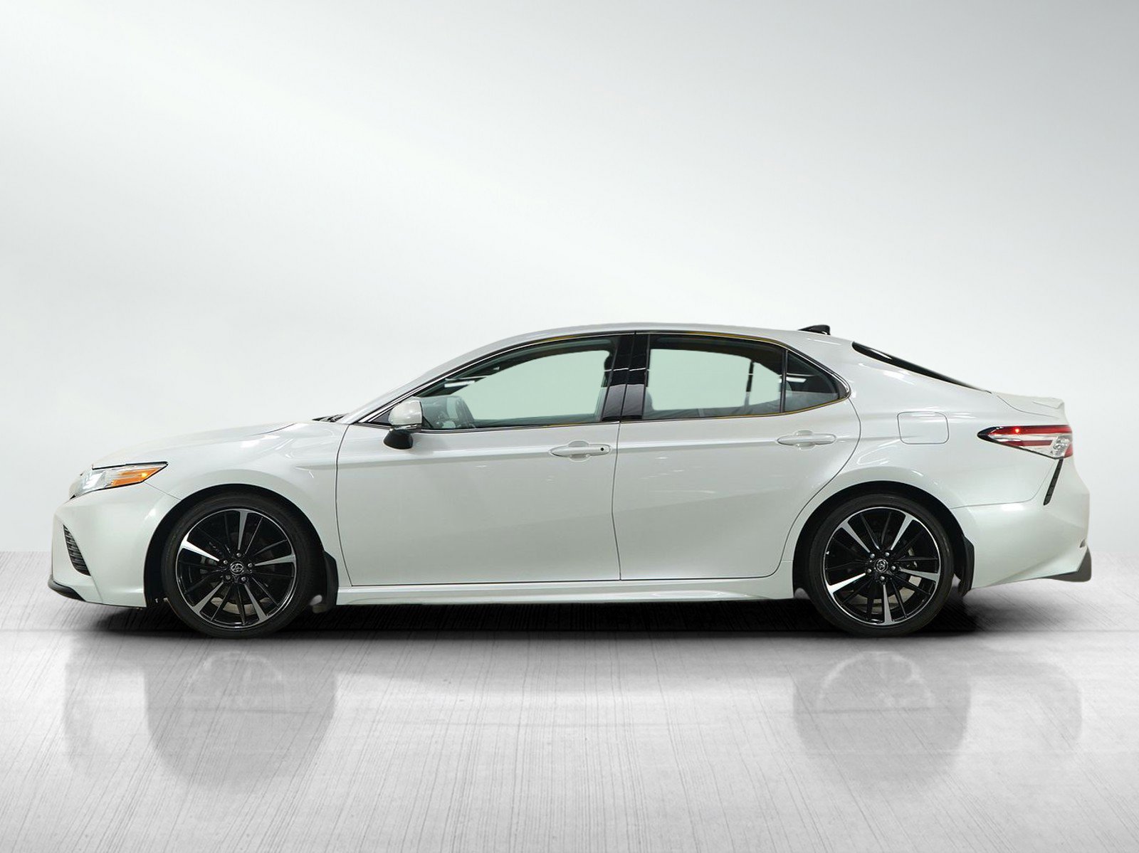 Used 2020 Toyota Camry XSE FWD image 2