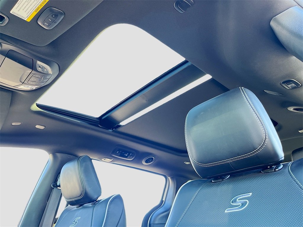 Certified 2024 Chrysler Pacifica Premium image 22